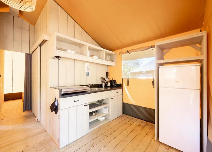 Glamping Dordogne דוביל